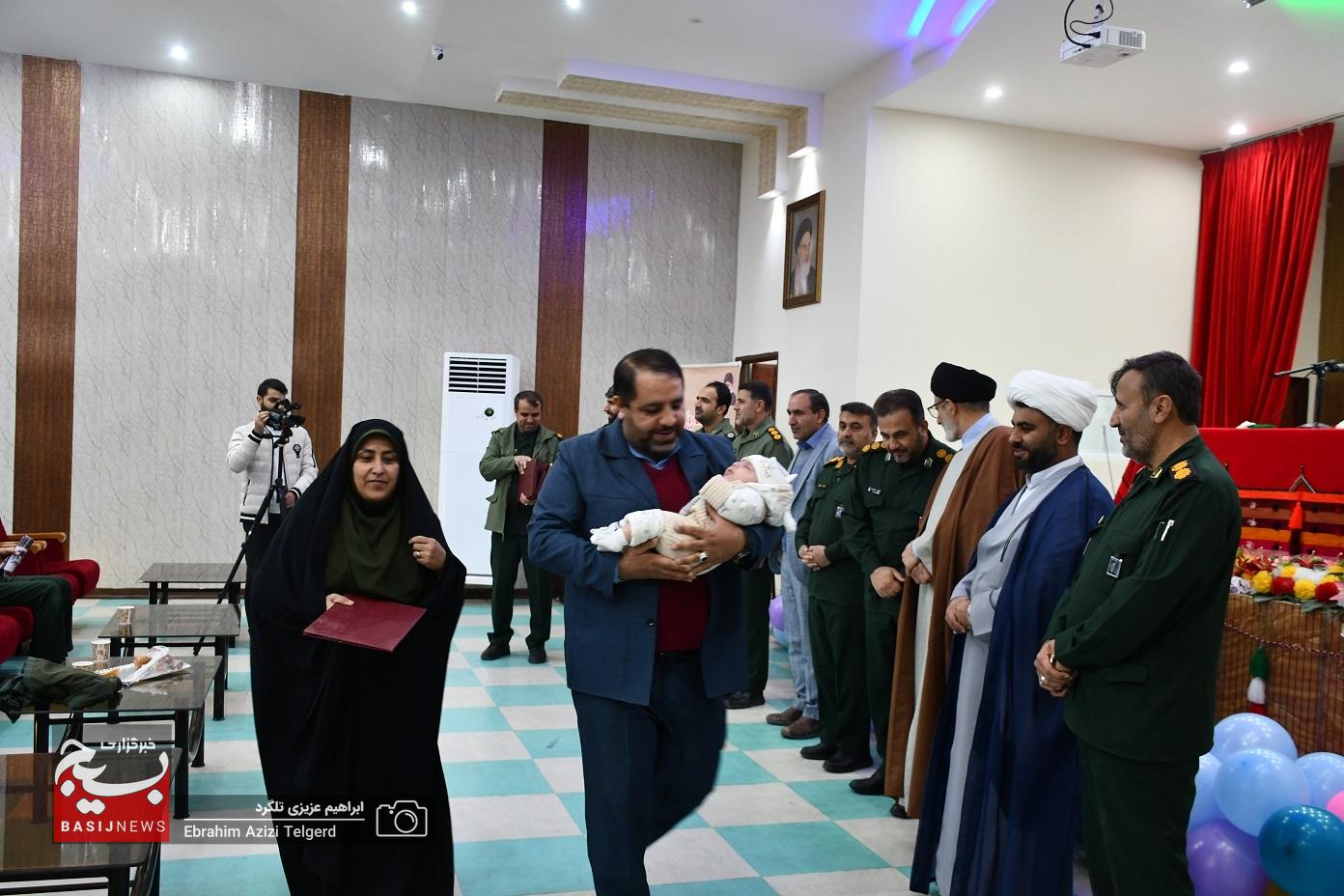 تجلیل از خانواده های پیشگام در ازدواج آسان و فرزند آوری در سپاه فتح