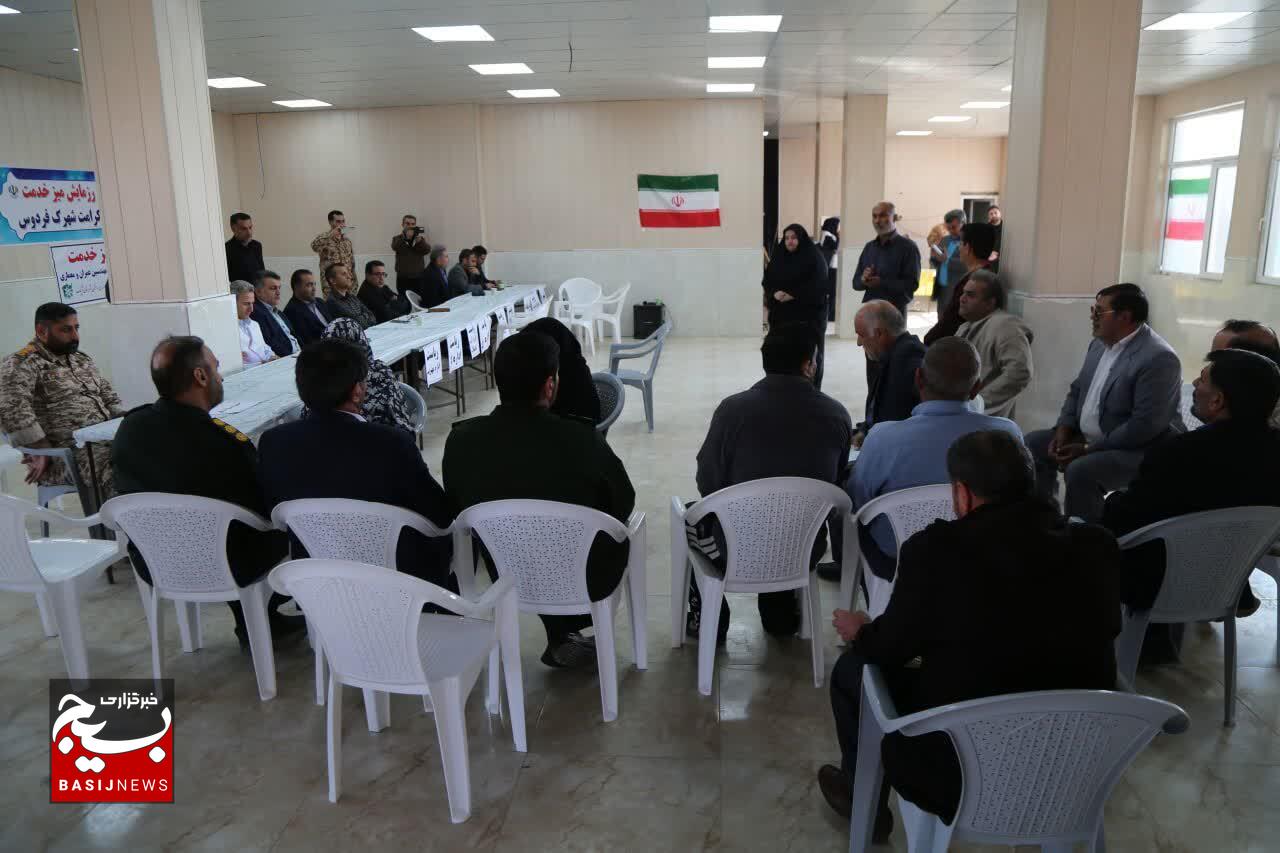 برگزاری «کارزار خدمت» با برپایی میز خدمت با حضور مسئولین شهرستان آبیک در محله کرامت شهرک فردوس برگزاری «کارزار خدمت» با برپایی میز خدمت با حضور مسئولین شهرستان آبیک در محله کرامت شهرک فردوس