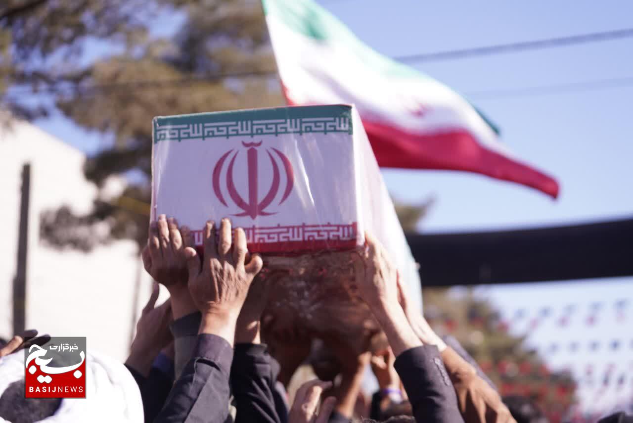 تشییع شهدای گمنام در کرمان با عطر اشک و آوای نماز باران