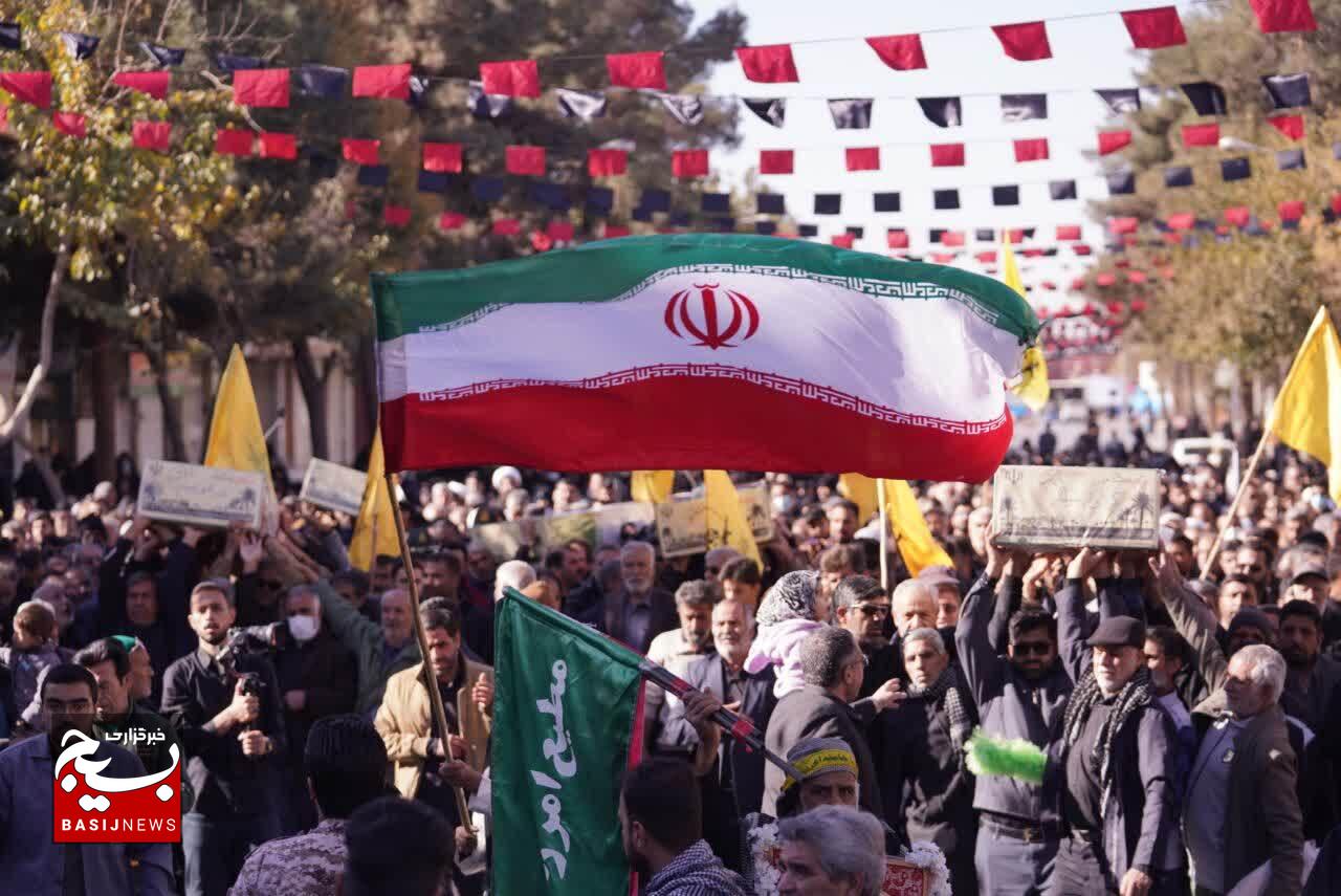 تشییع شهدای گمنام در کرمان با عطر اشک و آوای نماز باران