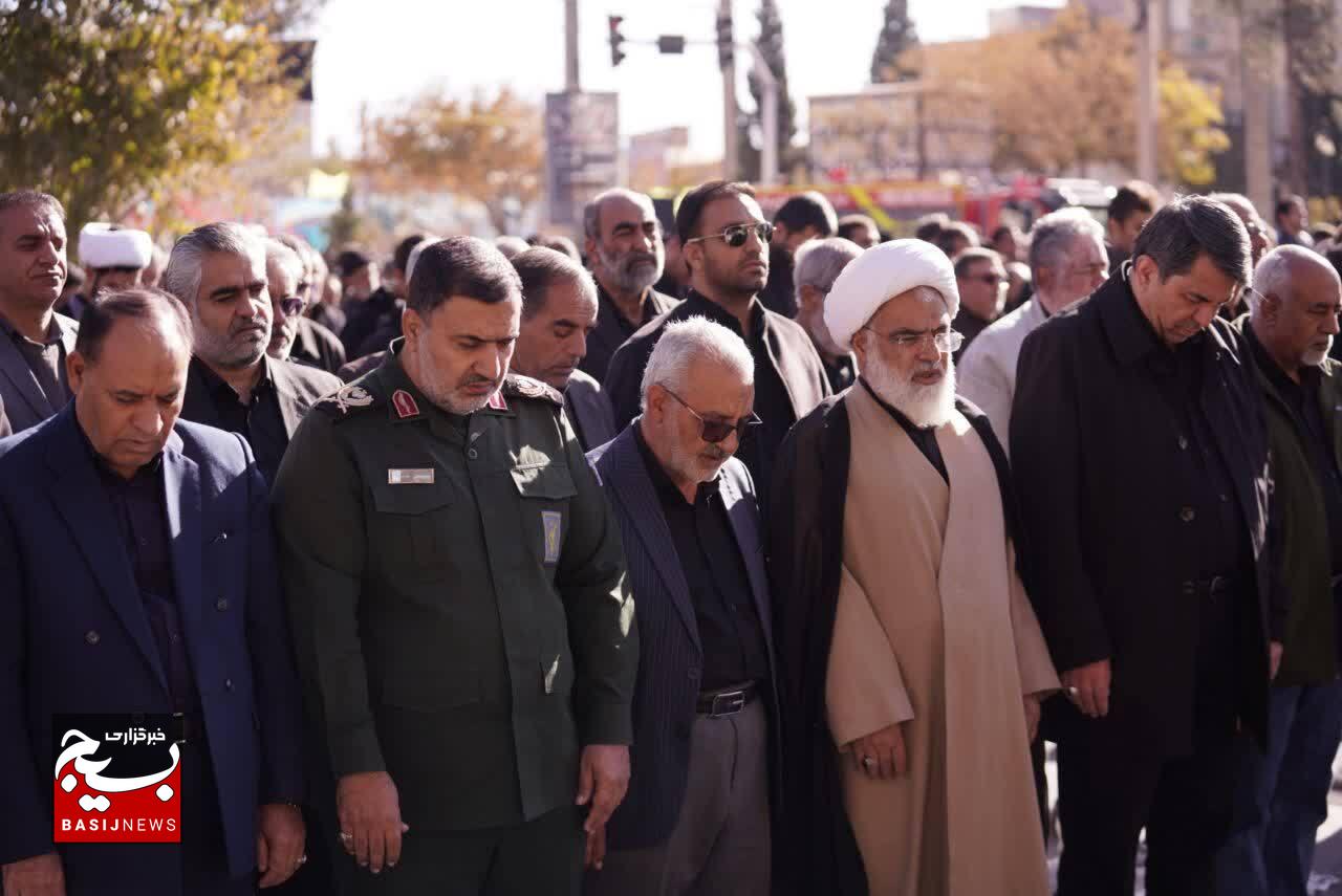 تشییع شهدای گمنام در کرمان با عطر اشک و آوای نماز باران