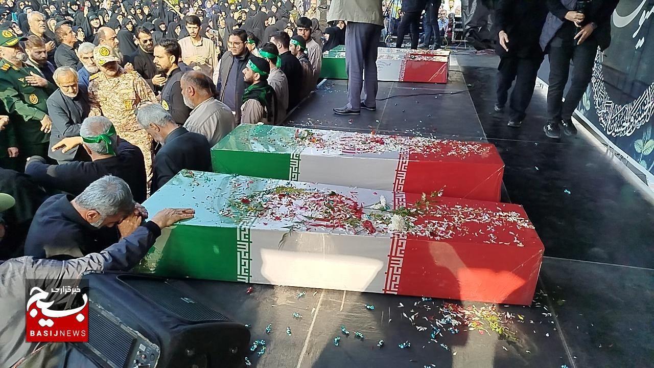 تشییع پیکر ۷ شهید گمنام در رشت تشییع پیکر ۷ شهید گمنام در رشت