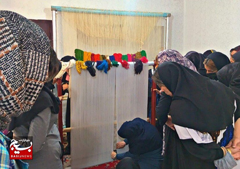 کارآفرین بروجردی که گره‌های زندگی را با هنر، باز کرد