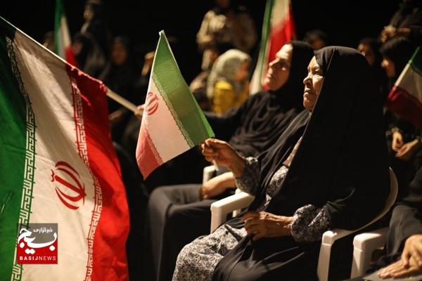 حضور فرمانده سپاه کنگان در اجتماع این شهر در شب ۱۲ فروردین/ مردم خالق حماسه‌های جاویدان در تاریخ انقلاب اسلامی هستند