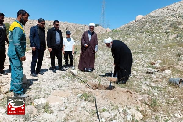 غرس نهال به یاد شهدای جنگ رمضان در کنگان غرس نهال به یاد شهدای جنگ رمضان در کنگان