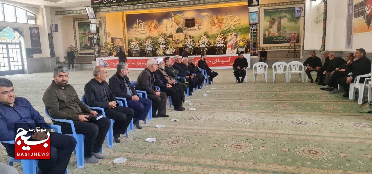 حضور مسئولان سپاه فتح بر سر مزار فرمانده شهید اطلاعات سپاه + (تصاویر)