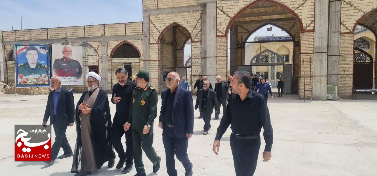 حضور مسئولان سپاه فتح بر سر مزار فرمانده شهید اطلاعات سپاه + (تصاویر)