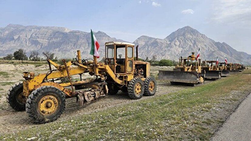 برگزاری رژه ماشین‌های کشاورزی در روستای مغیران بخش شمیل