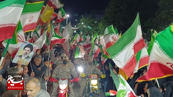 شب حماسی جان‌فدا ها در گناباد؛ رژه برای دفاع از ایرانِ امام رضایی