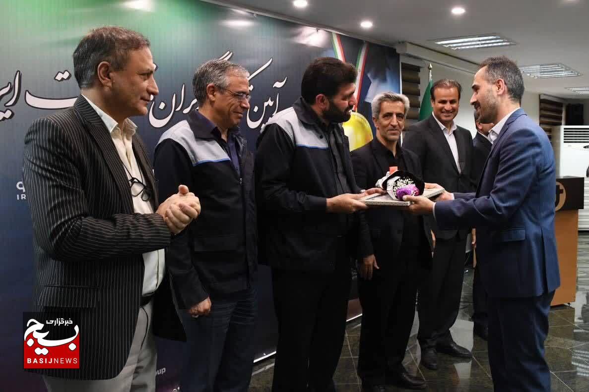 کارگران نمونه ایران ترانسفو تجلیل شدند کارگران نمونه ایران ترانسفو تجلیل شدند