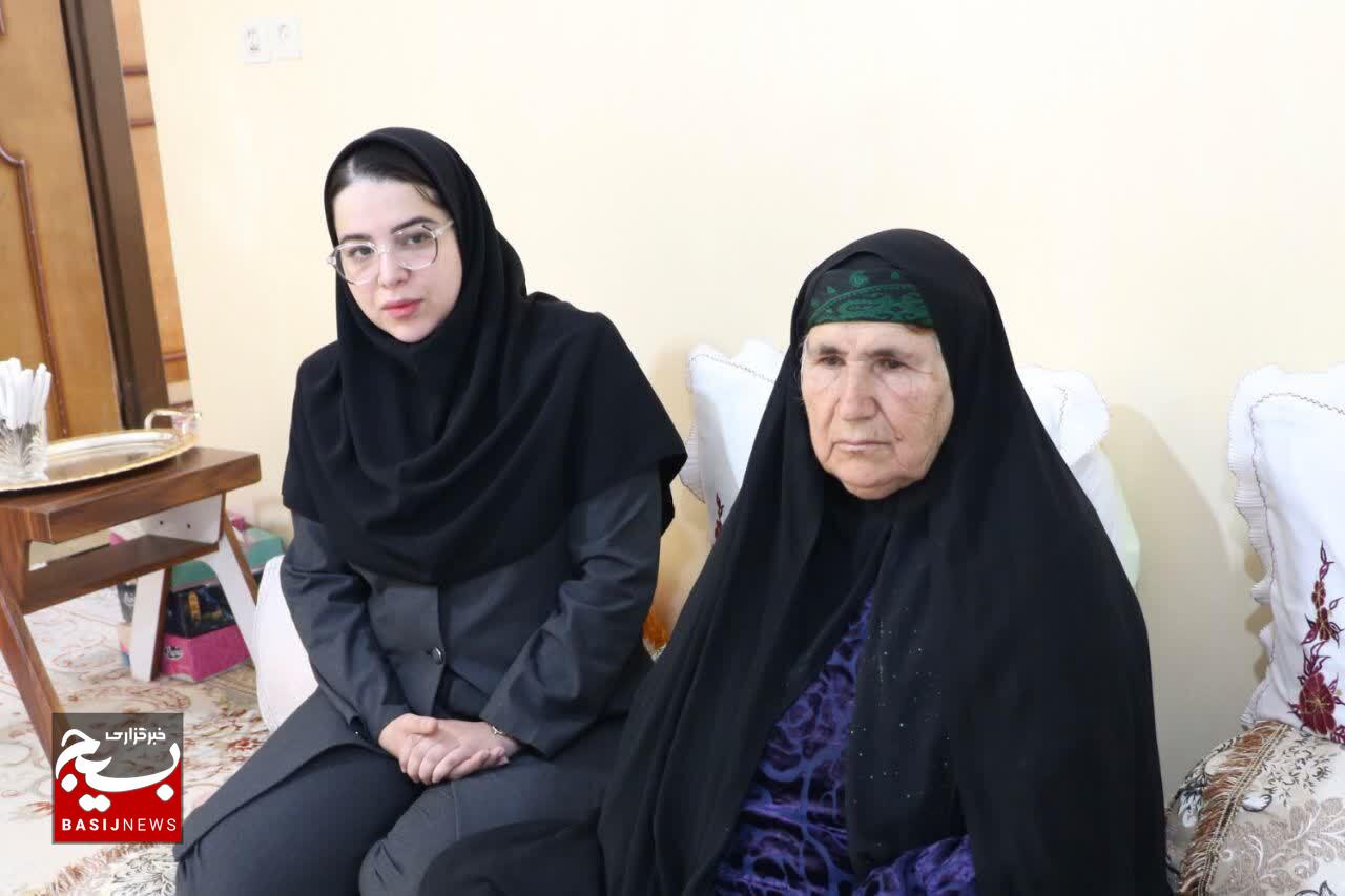 تجلیل مرکز وکلای قوه قضائیه استان و بسیج حقوقدانان از «معلمِ ایثار و شهادت» تجلیل مرکز وکلای قوه قضائیه استان و بسیج حقوقدانان از «معلمِ ایثار و شهادت»