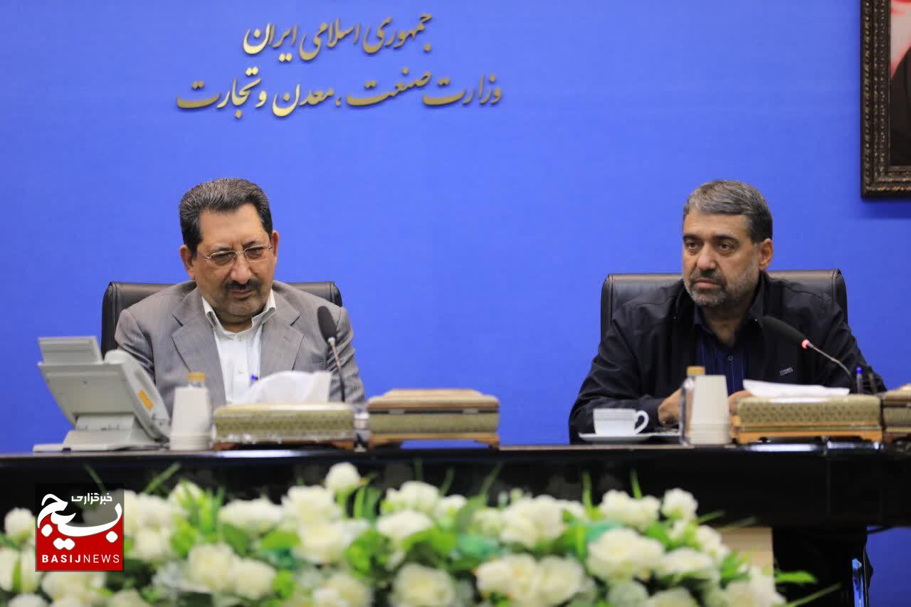 بسیج وظیفه خود میداند در تامین کالاهای اساسی و بازسازی بخشهای آسیبدیده بهواسطه جنگ، در خدمت دولت باشد/ طی دوره جنگ رمضان، نیازهای اساسی و حتی غیراساسی مردم تامین شد بسیج وظیفه خود میداند در تامین کالاهای اساسی و بازسازی بخشهای آسیبدیده بهواسطه جنگ، در خدمت دولت باشد/ طی دوره جنگ رمضان، نیازهای اساسی و حتی غیراساسی مردم تامین شد