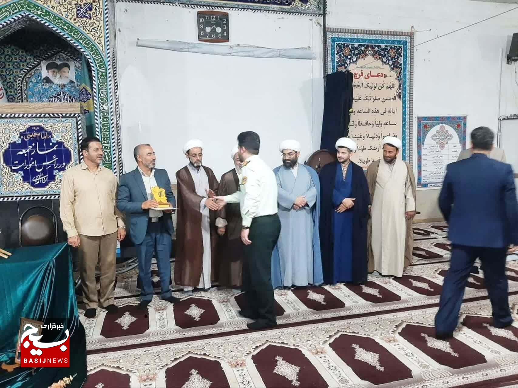 تجلیل از ۳۷ فعال فرهنگی و عقیدتی سیاسی رومشکان با حضور حجتالاسلام والمسلمین مفید تجلیل از ۳۷ فعال فرهنگی و عقیدتی سیاسی رومشکان با حضور حجتالاسلام والمسلمین مفید