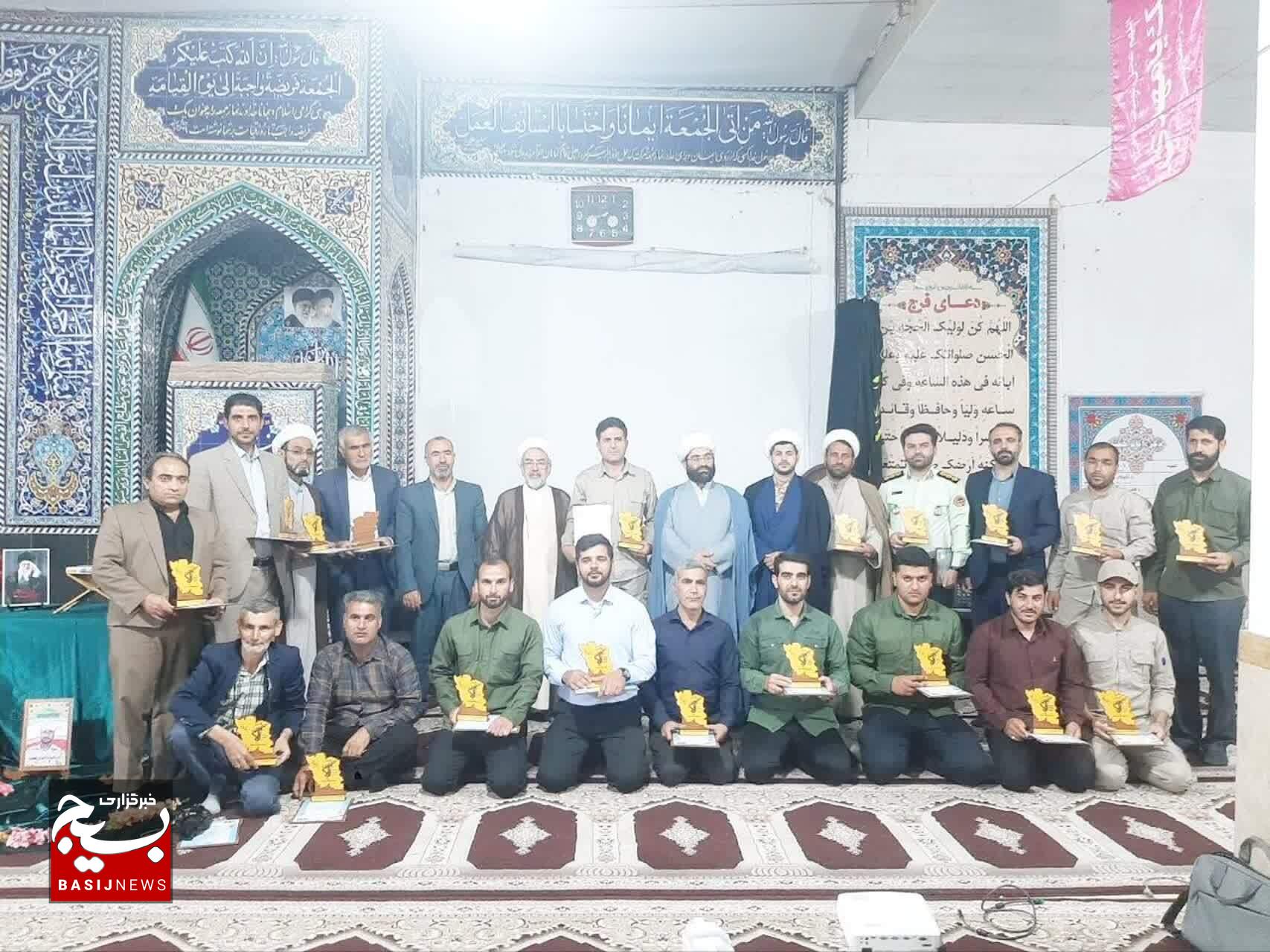 تجلیل از ۳۷ فعال فرهنگی و عقیدتی سیاسی رومشکان با حضور حجتالاسلام والمسلمین مفید تجلیل از ۳۷ فعال فرهنگی و عقیدتی سیاسی رومشکان با حضور حجتالاسلام والمسلمین مفید
