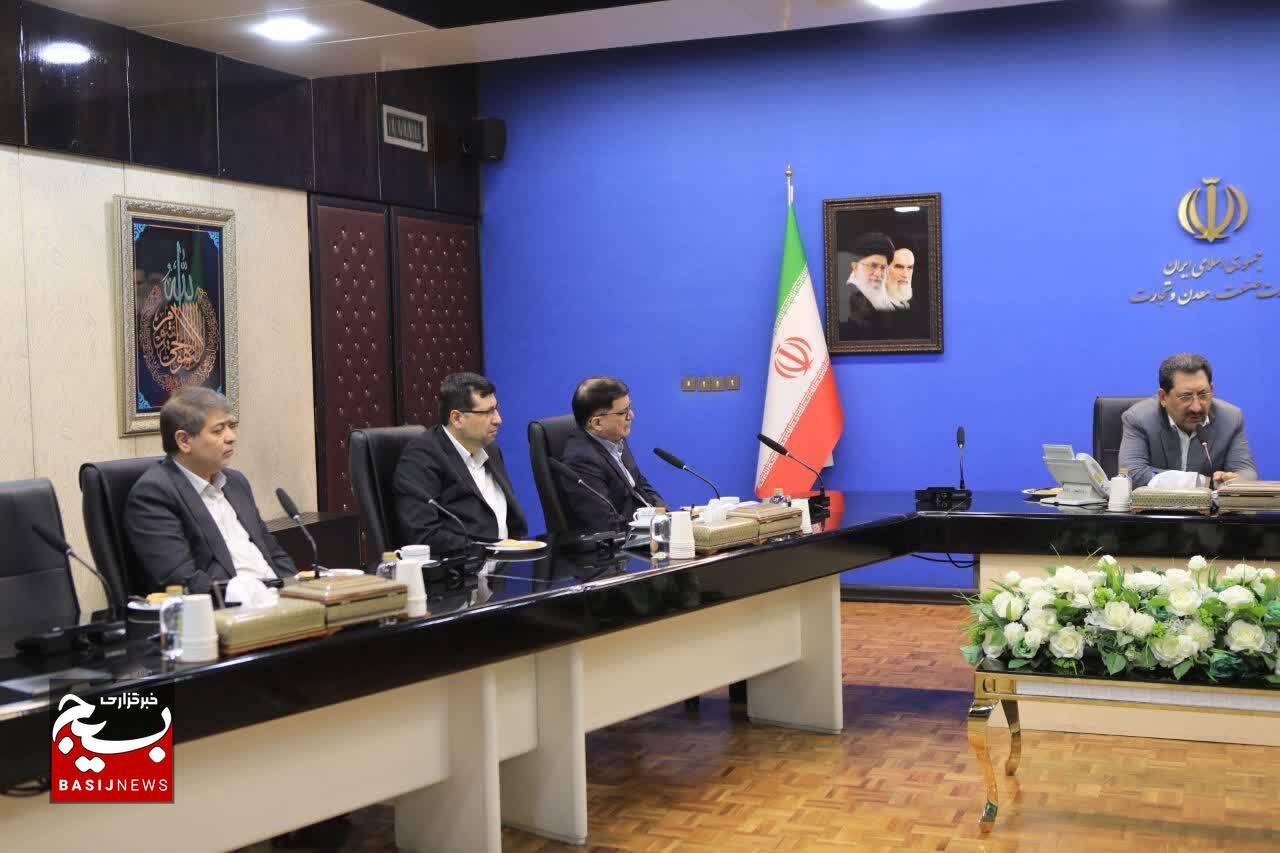 اعلام آمادگی بسیج برای کمک به دولت در تأمین کالا‌های اساسی و کنترل بازار / تقدیر از عملکرد وزارت صمت در ایام جنگ رمضان