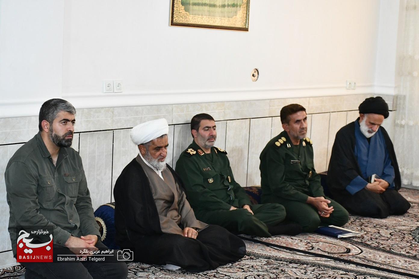 دیدار مسئولان سپاه فتح با خانواده شهدای جنگ رمضان در یاسوج + (تصاویر)