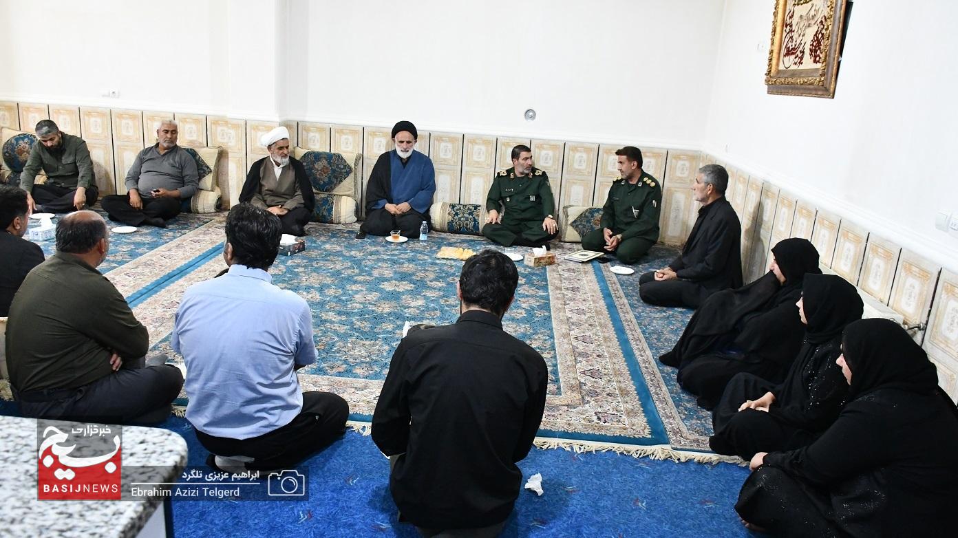 دیدار مسئولان سپاه فتح با خانواده شهدای جنگ رمضان در یاسوج + (تصاویر)