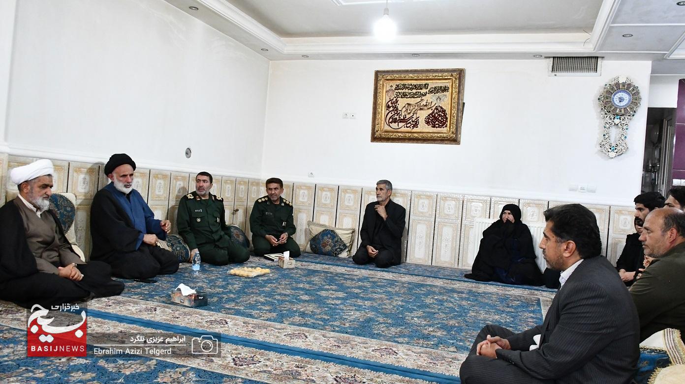 دیدار مسئولان سپاه فتح با خانواده شهدای جنگ رمضان در یاسوج + (تصاویر)