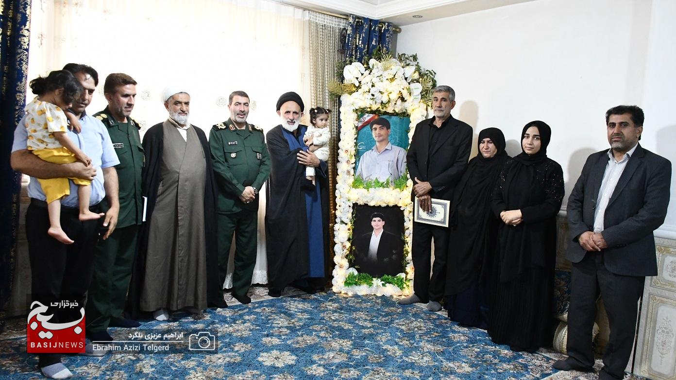 دیدار مسئولان سپاه فتح با خانواده شهدای جنگ رمضان در یاسوج + (تصاویر)