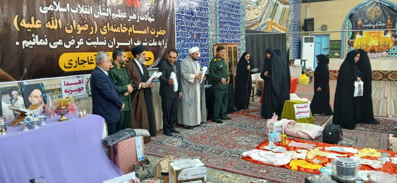 مراسم تجلیل از بانوان جهادگر شهرستان آغاجاری/اهدای جهیزیه به  یک نوعروس