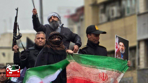 فرماندهی که هرگز لشکرش را تنها نمیگذارد فرماندهی که هرگز لشکرش را تنها نمیگذارد