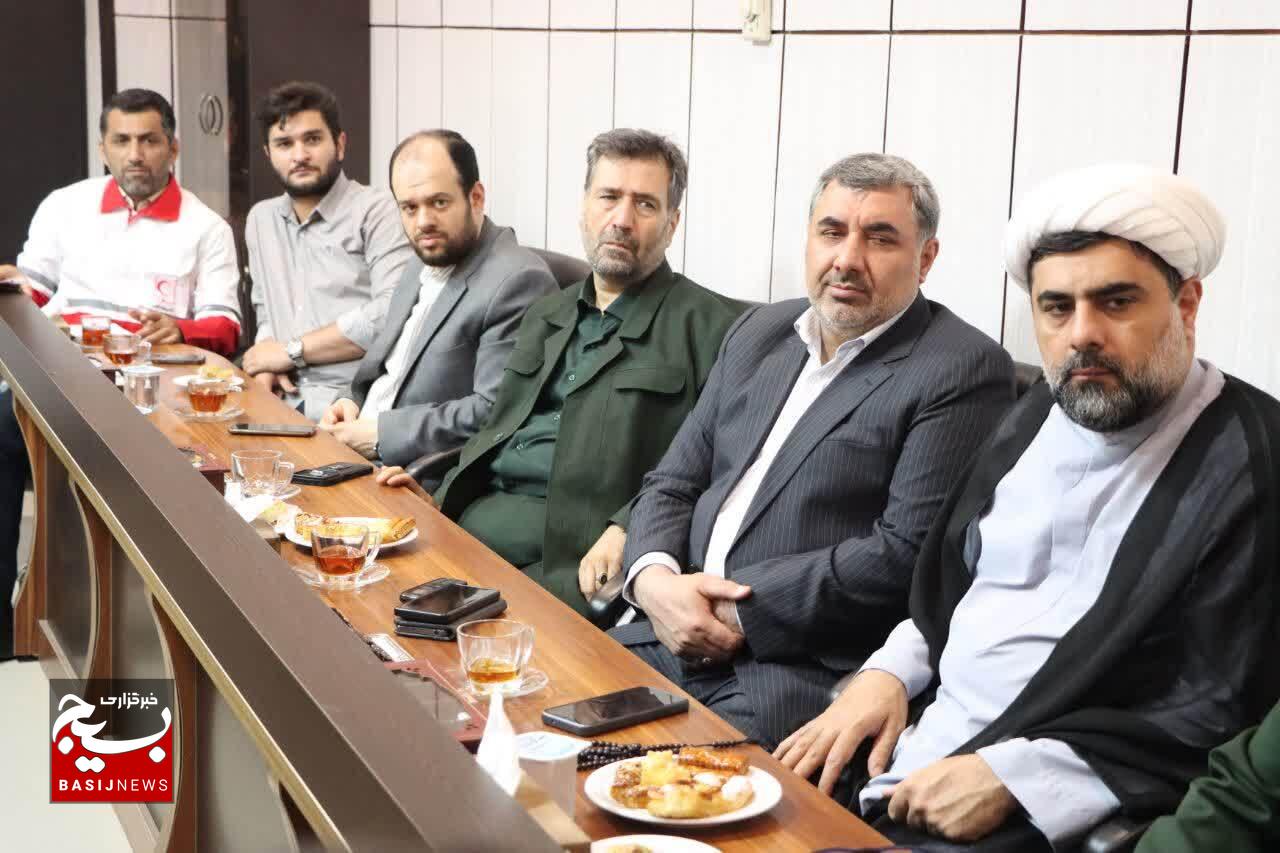 نیروهای هلال احمر در کنار نیروهای نظامی در خدمت رسانی به مردم  نقش آفرین هستند