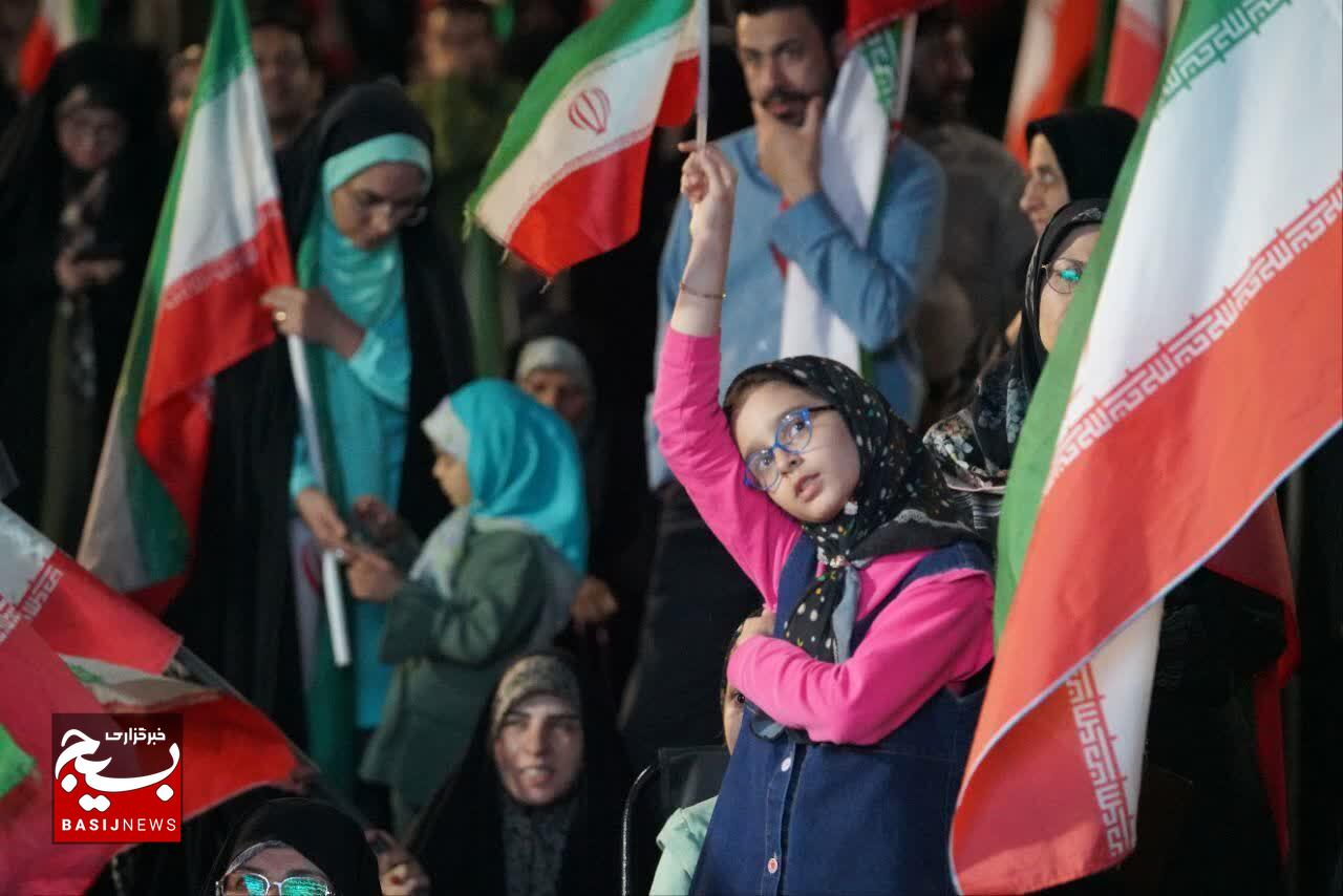 هفتاد و هشت شب، یک عشق علوی، دو عروس و داماد در میدان کوثر کرمان هفتاد و هشت شب، یک عشق علوی، دو عروس و داماد در میدان کوثر کرمان