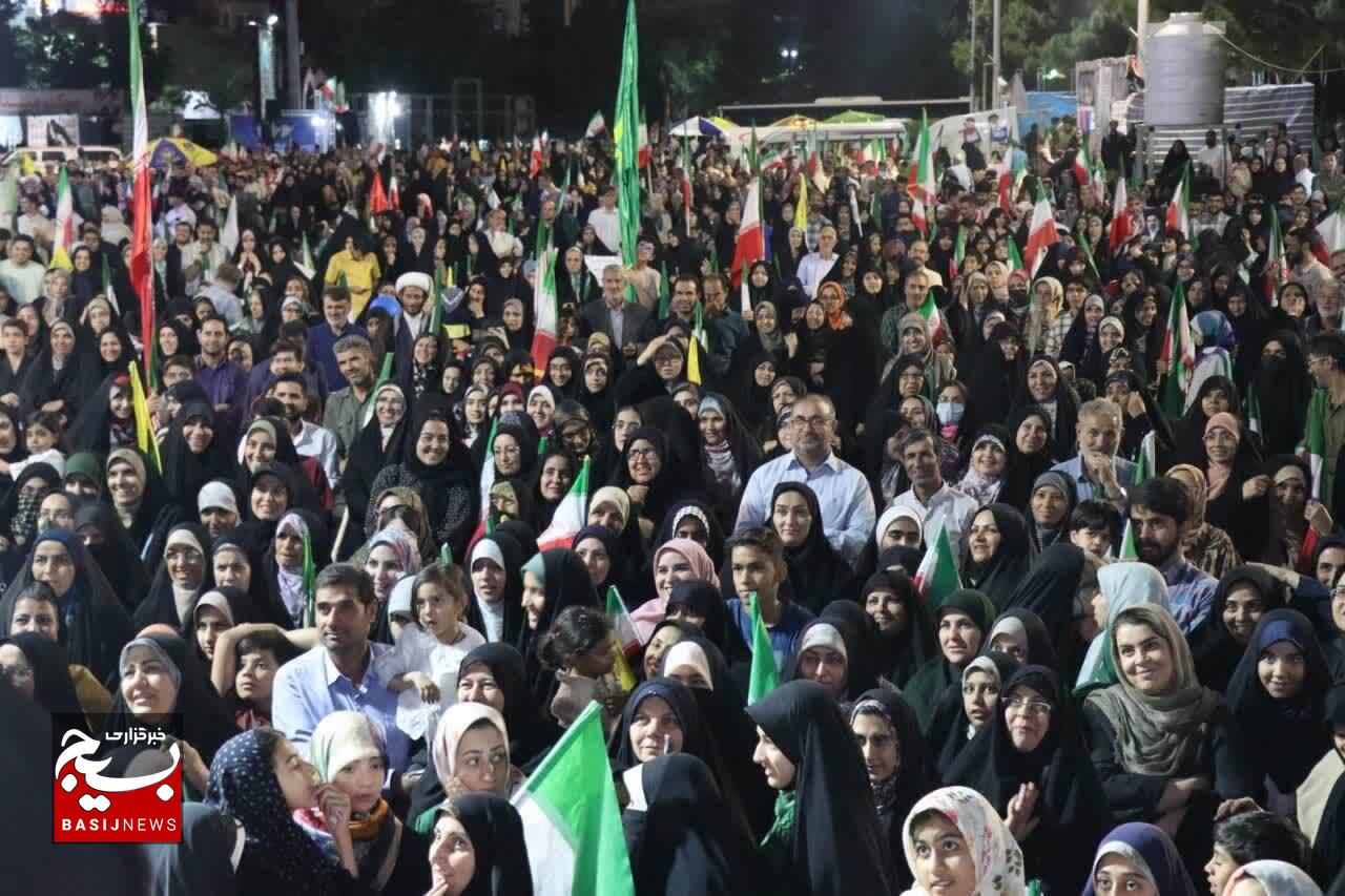 هفتاد و هشت شب، یک عشق علوی، دو عروس و داماد در میدان کوثر کرمان هفتاد و هشت شب، یک عشق علوی، دو عروس و داماد در میدان کوثر کرمان