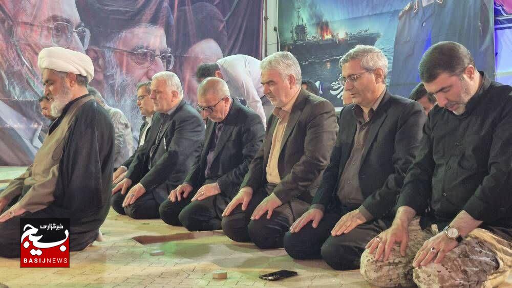 ادای احترام مسئولان کهگیلویه و بویراحمد به سردار شهید تنگسیری + ( تصاویر) ادای احترام مسئولان کهگیلویه و بویراحمد به سردار شهید تنگسیری + ( تصاویر)