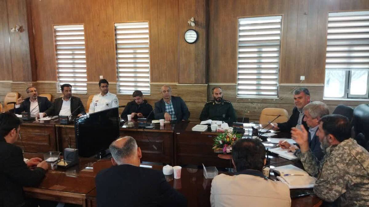 دشمن همواره به دنبال یافتن نقاط ضعف و شکاف در جامعه ماست دشمن همواره به دنبال یافتن نقاط ضعف و شکاف در جامعه ماست