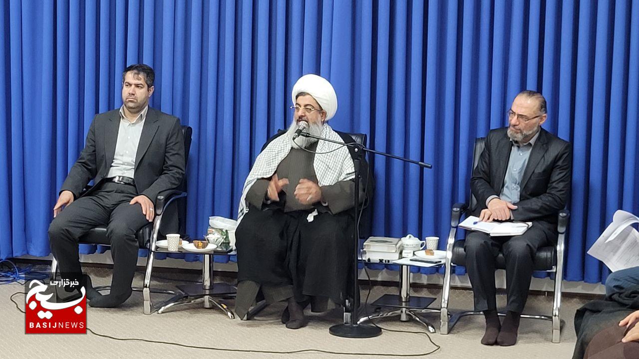 انقلاب اسلامی تجلی نسخه ولایت در غدیر بود/برگزاری مهمانی کیلومتری غدیر در مسیر تجمعات شبانه انقلاب اسلامی تجلی نسخه ولایت در غدیر بود/برگزاری مهمانی کیلومتری غدیر در مسیر تجمعات شبانه