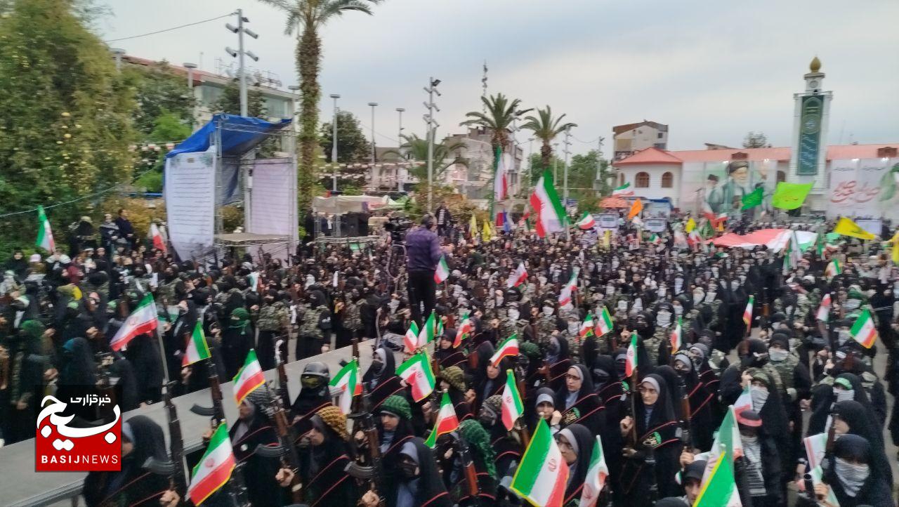 زنان، با حضور آگاهانه و مسئولانه خود، همواره یکی از ستون‌های اصلی دفاع از انقلاب اسلامی هستند 