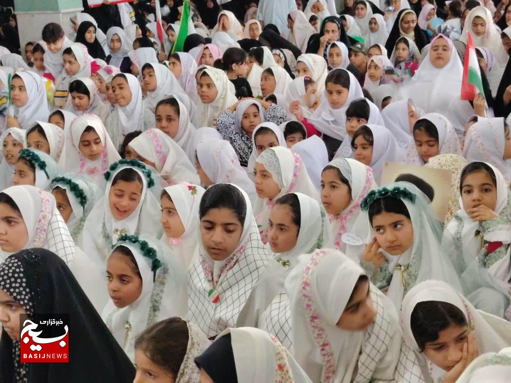 برگزاری اجتماع ریحانه‌های شهر در عنبرآباد
