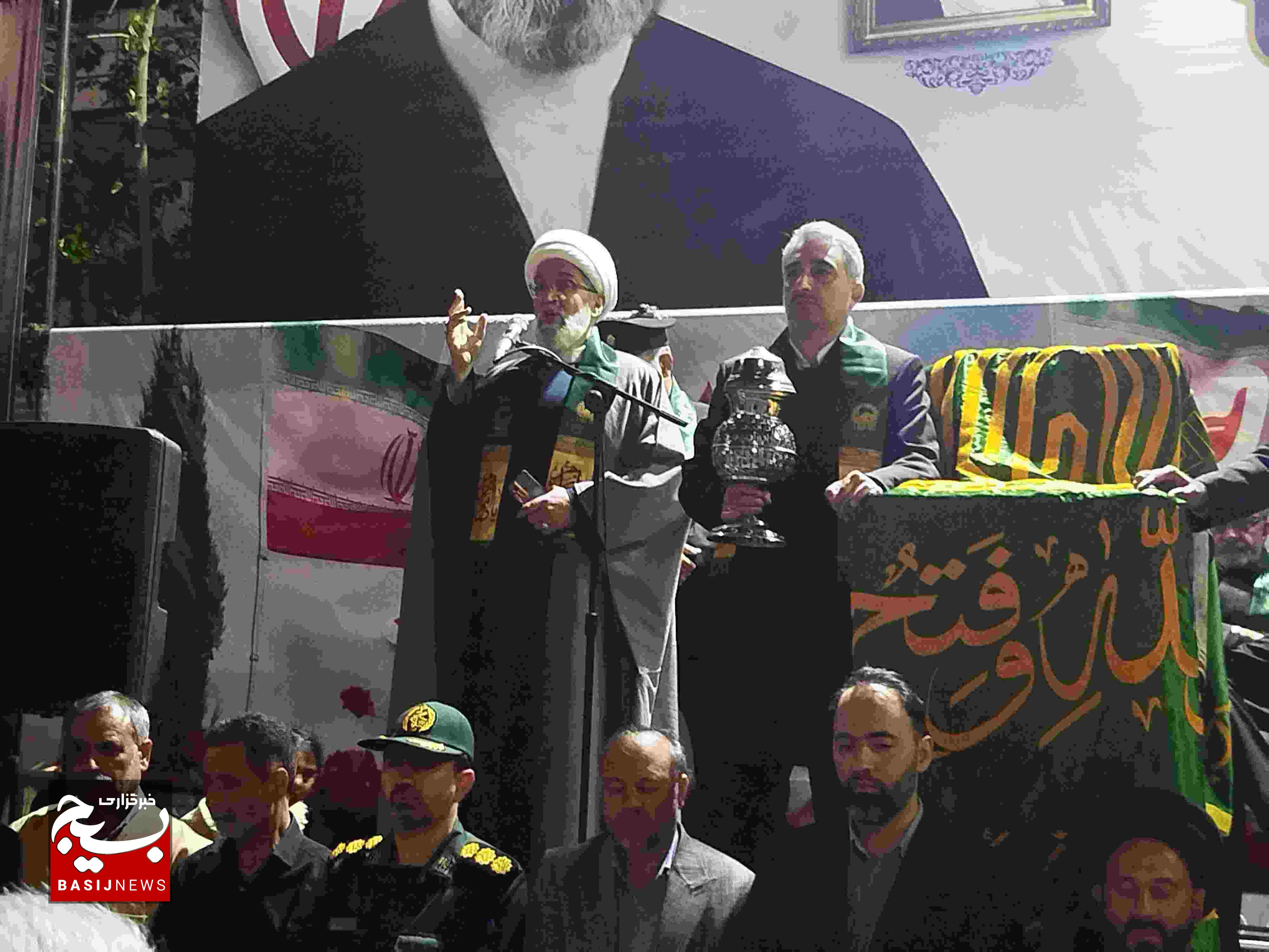 «اتحاد و حضور مردم»، ضامن پیروزی بر نقشههای تجزیه طلبانه دشمن «اتحاد و حضور مردم»، ضامن پیروزی بر نقشههای تجزیه طلبانه دشمن