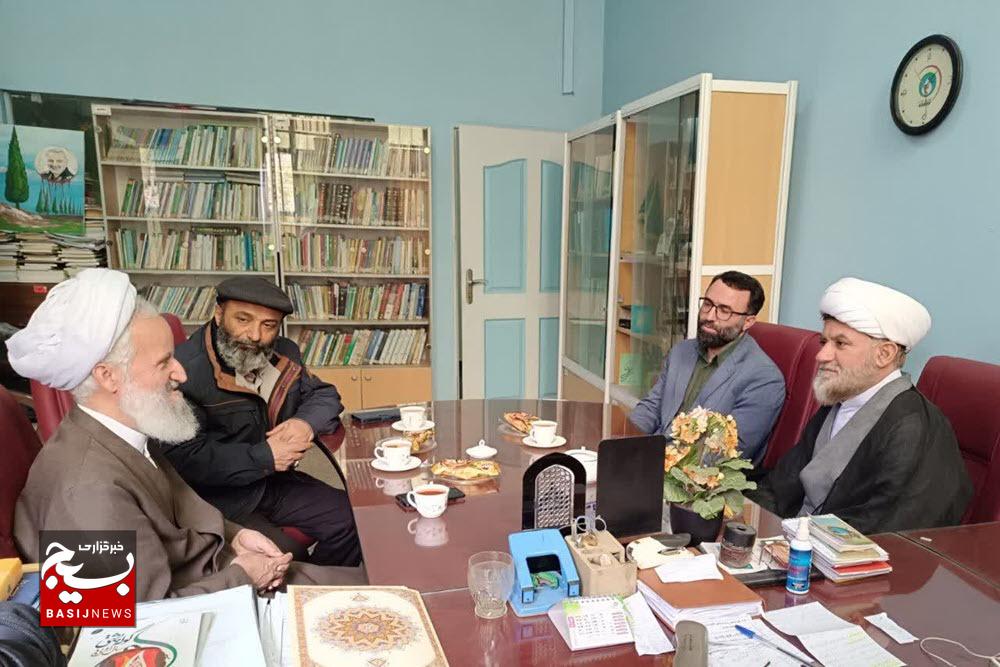 دیدار مسئول تعلیم و تربیت ستاد تخصصی اقشار بسیج سپاه انصارالحسین(ع) همدان با مربی و سرمربی صالحین بسیج کارمندی دیدار مسئول تعلیم و تربیت ستاد تخصصی اقشار بسیج سپاه انصارالحسین(ع) همدان با مربی و سرمربی صالحین بسیج کارمندی