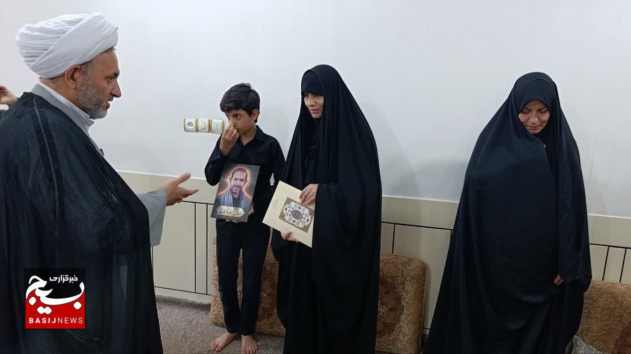 دیدار جانشین نمایندگی ولی فقیه با خانواده شهید اسماعیلی در خوزستان