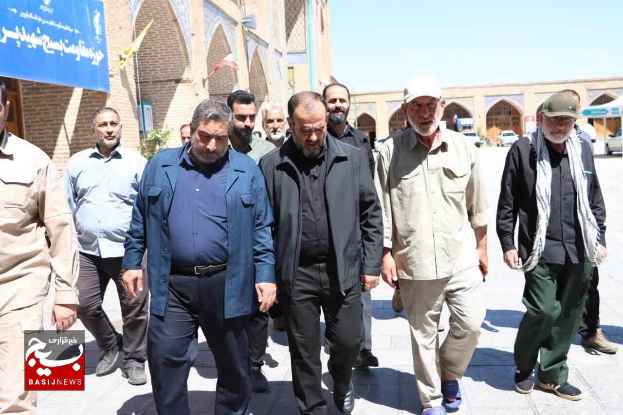 کاروان پیاده گیلان امسال با بیعت با رهبر جوان و پیام خونخواهی رهبرشهید حرکت کرد 