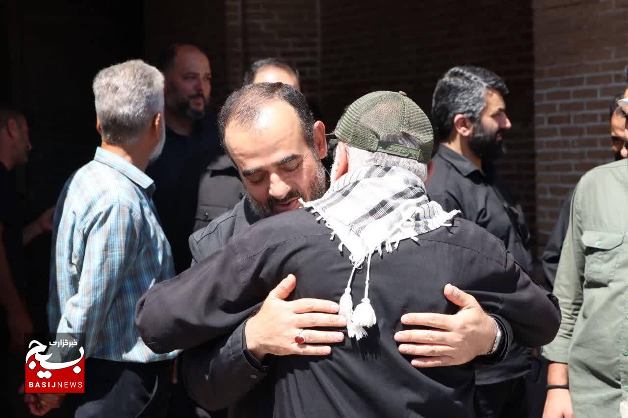 کاروان پیاده گیلان امسال با بیعت با رهبر جوان و پیام خونخواهی رهبرشهید حرکت کرد 