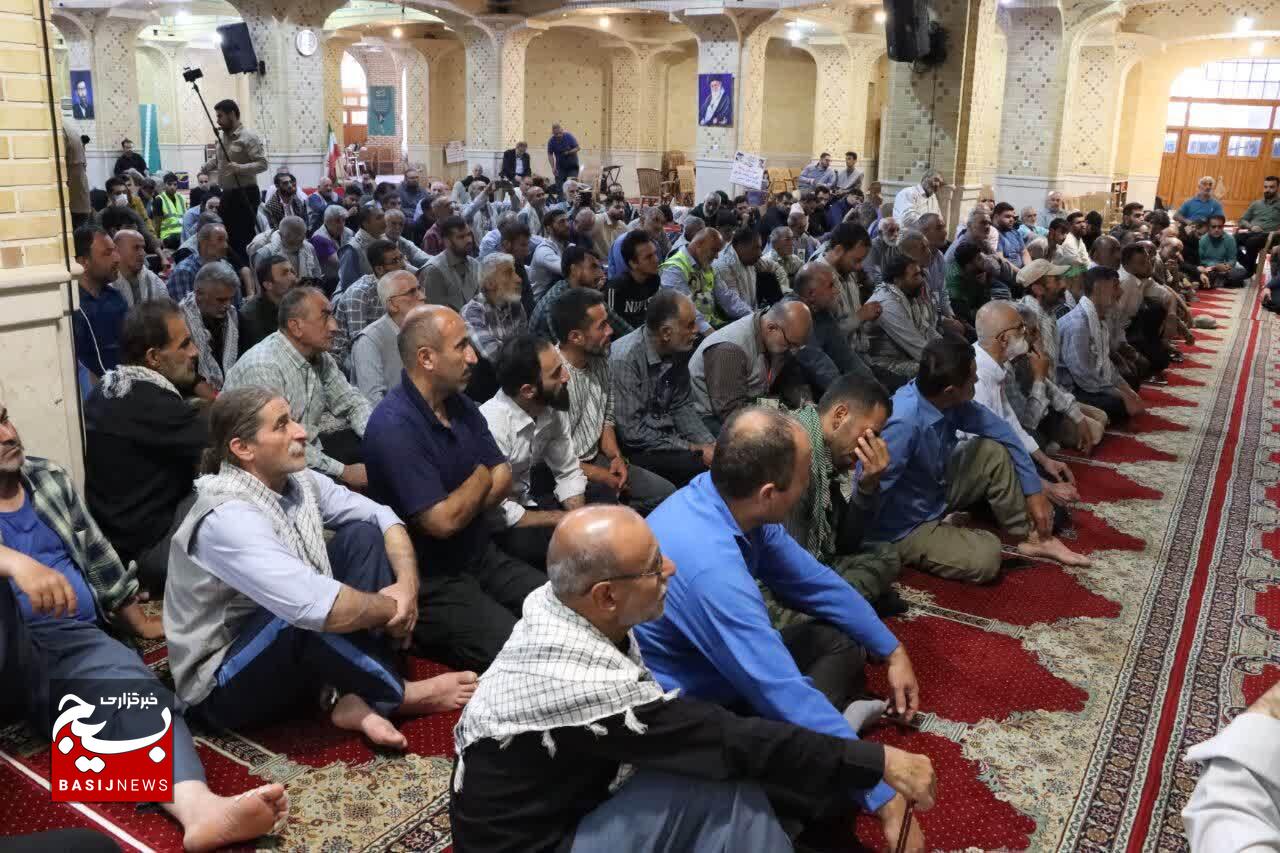 کاروان پیاده گیلان امسال با بیعت با رهبر جوان و پیام خونخواهی رهبرشهید حرکت کرد 