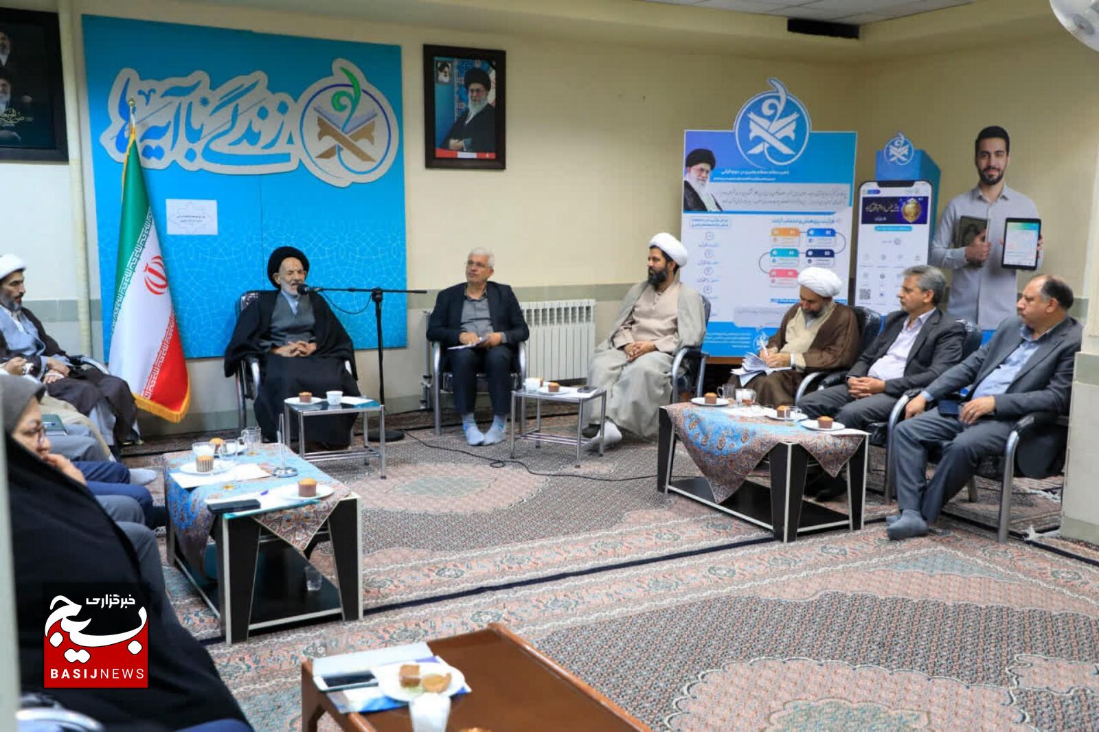 عمل به قرآن، هدف اصلی نزول کلام الهی است عمل به قرآن، هدف اصلی نزول کلام الهی است