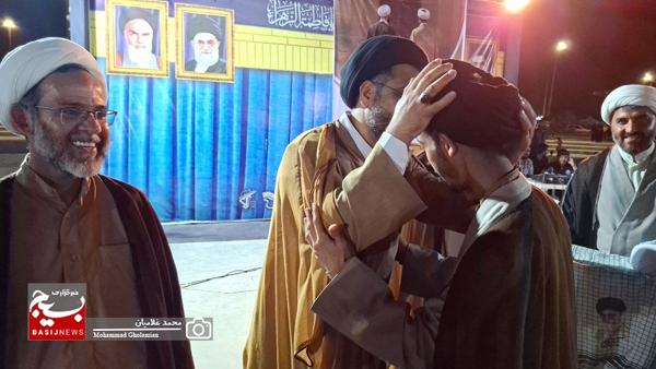 مراسم عمامهگذاری طلّاب در اجتماع شبانه کنگان برگزار شد مراسم عمامهگذاری طلّاب در اجتماع شبانه کنگان برگزار شد