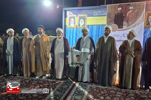 مراسم عمامهگذاری طلّاب در اجتماع شبانه کنگان برگزار شد مراسم عمامهگذاری طلّاب در اجتماع شبانه کنگان برگزار شد