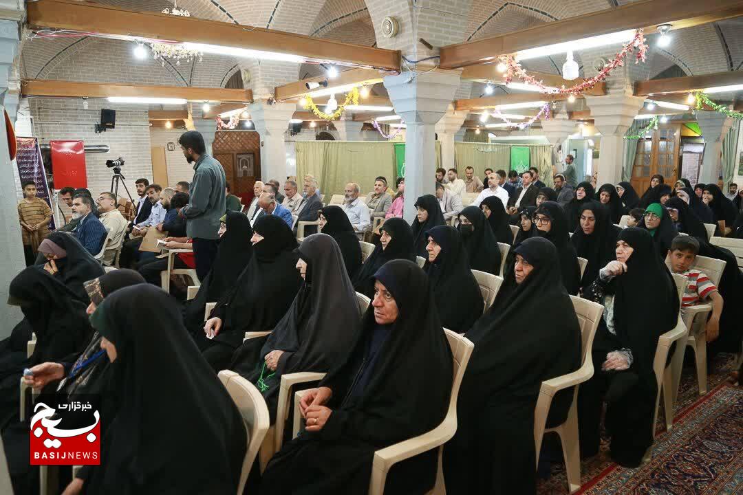 سعادت حقیقی در تنظیم زندگی بر مدار رضایت الهی است سعادت حقیقی در تنظیم زندگی بر مدار رضایت الهی است