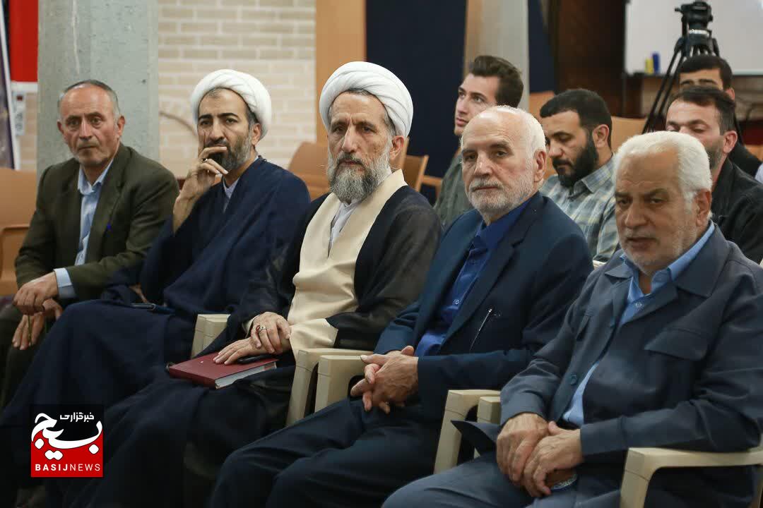 سعادت حقیقی در تنظیم زندگی بر مدار رضایت الهی است سعادت حقیقی در تنظیم زندگی بر مدار رضایت الهی است