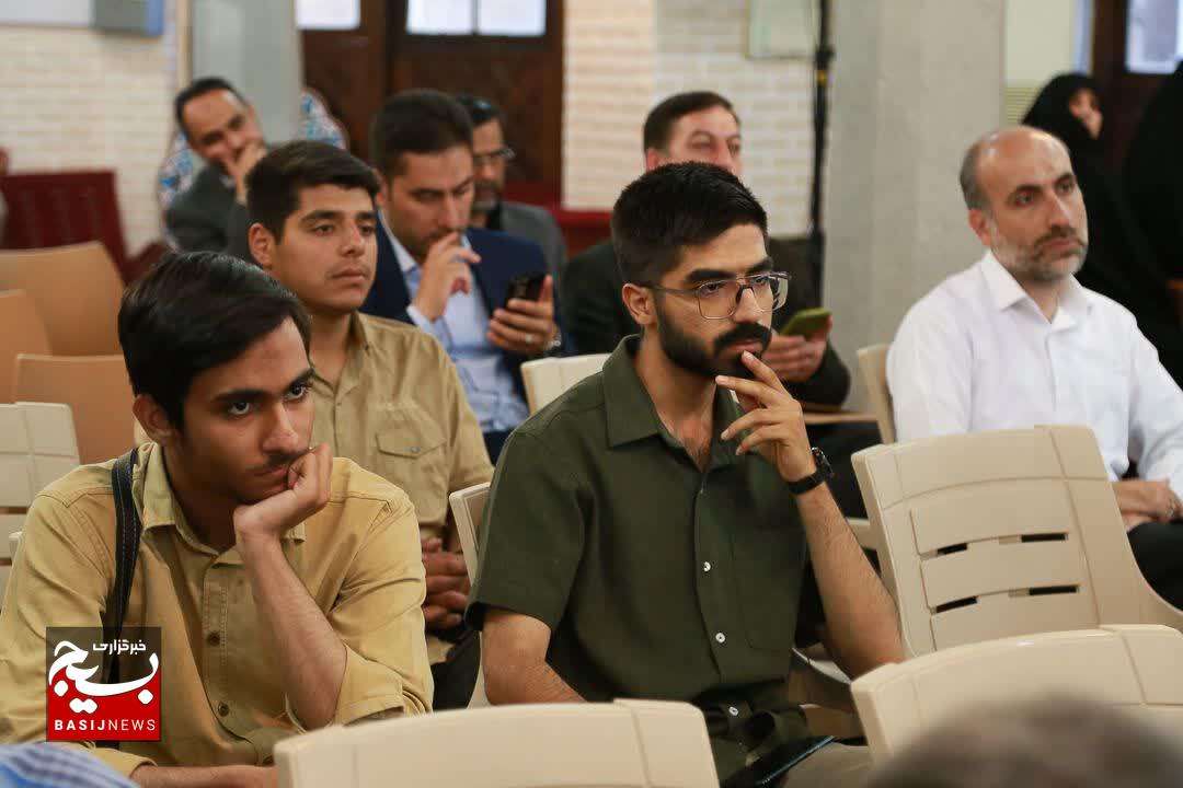 سعادت حقیقی در تنظیم زندگی بر مدار رضایت الهی است سعادت حقیقی در تنظیم زندگی بر مدار رضایت الهی است