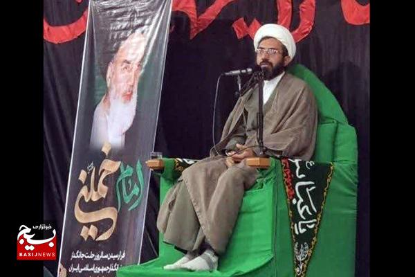 بازخوانیِ ویژگیهای مشترک پیشوای متقیان و معمار انقلاب؛ امام خمینی (ره) مقتدر، مظلوم و پیروز بود بازخوانیِ ویژگیهای مشترک پیشوای متقیان و معمار انقلاب؛ امام خمینی (ره) مقتدر، مظلوم و پیروز بود