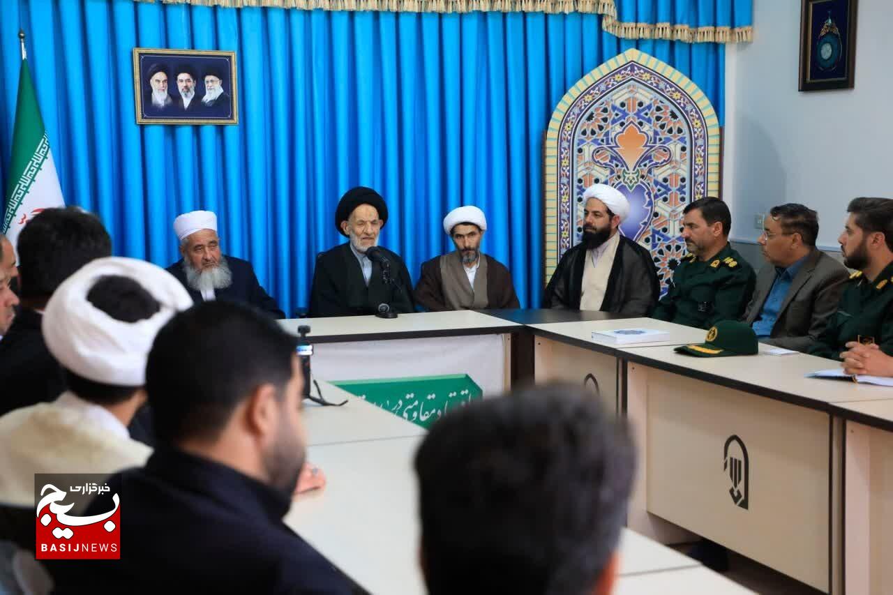 شیعه و اهل سنت با تکیه بر مشترکات اسلامی و آموزههای قرآن کریم، اجازه سوءاستفاده و نفوذ را به دشمنان ندهند شیعه و اهل سنت با تکیه بر مشترکات اسلامی و آموزههای قرآن کریم، اجازه سوءاستفاده و نفوذ را به دشمنان ندهند