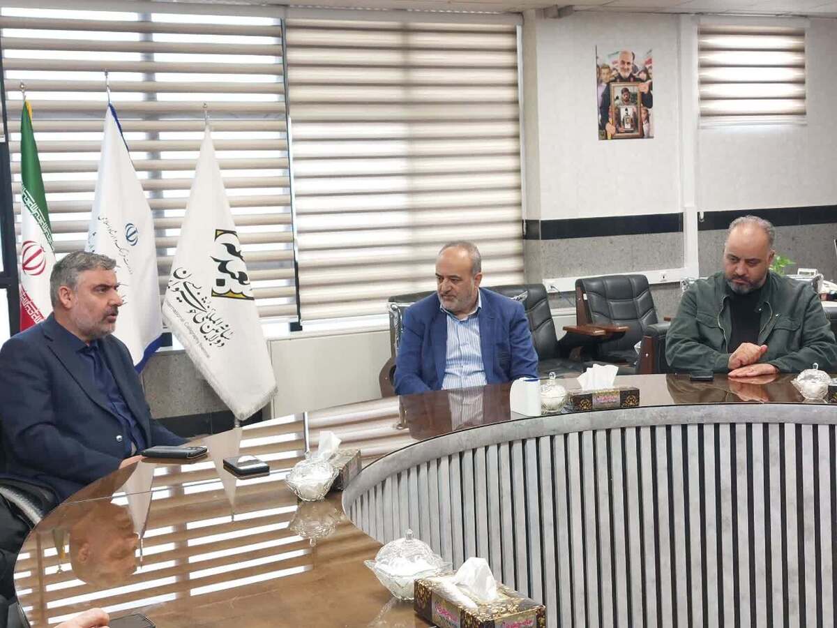 وحدت و همدلی رمز عبور کشور از جنگ ترکیبی دشمن است وحدت و همدلی رمز عبور کشور از جنگ ترکیبی دشمن است