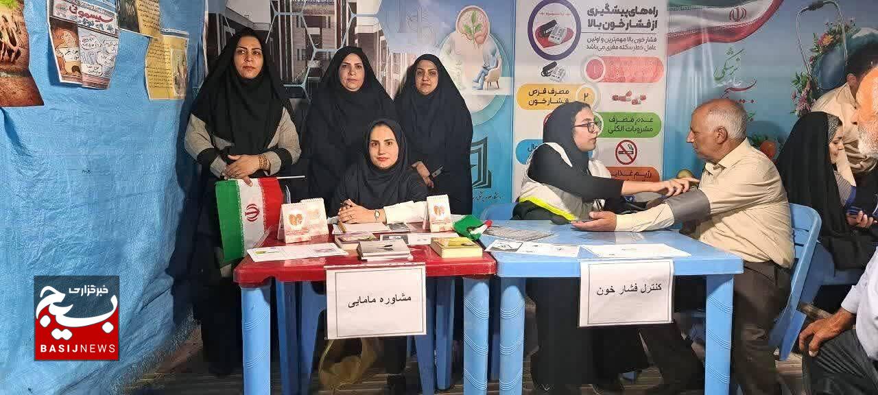 ایستگاه سلامت در دل تجمع مردم جیرفت؛ از ویزیت متخصص اطفال تا پایش فشار خون