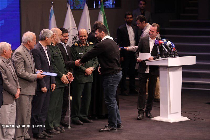 نگاه ماندگار شهید سردار سلامی به ورزش؛ از دل مسئولیت تا کنار قهرمانان نگاه ماندگار شهید سردار سلامی به ورزش؛ از دل مسئولیت تا کنار قهرمانان
